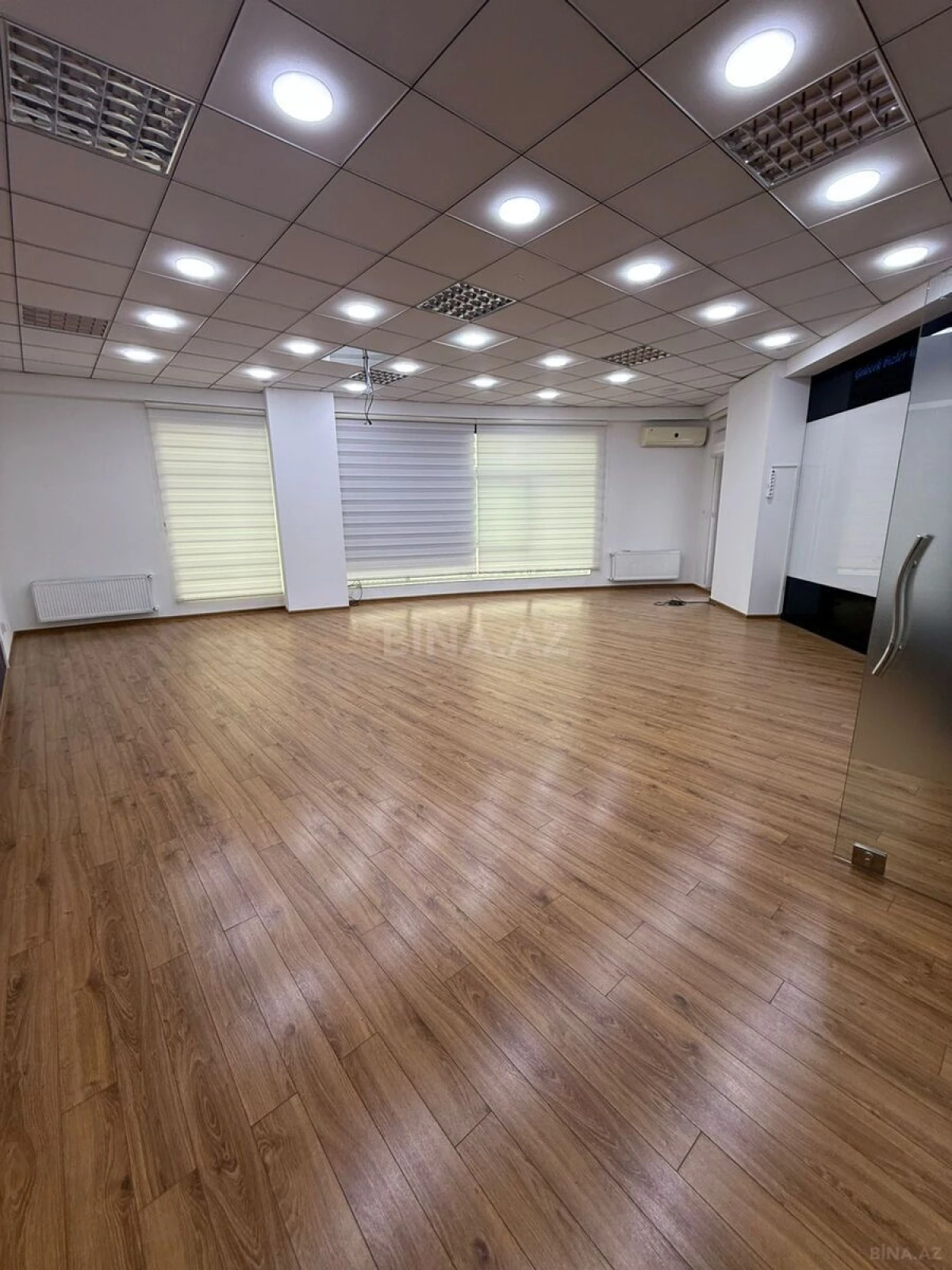 Kirayə verilir 2 otaqlı ofis 70 m²