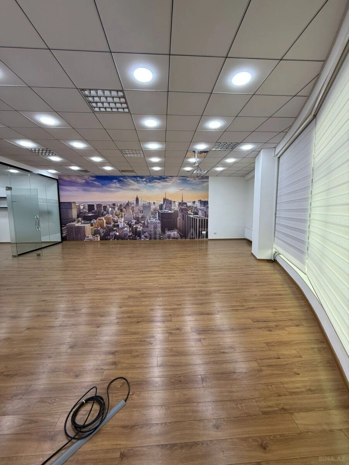 Kirayə verilir 2 otaqlı ofis 70 m²