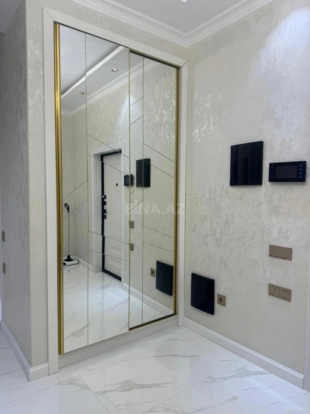 Satılır 3 otaqlı mənzil 106 m²