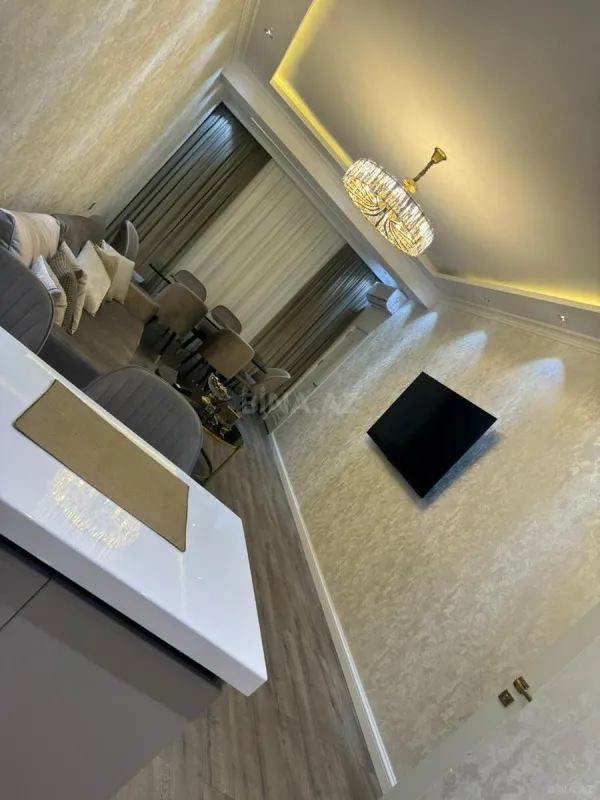 Satılır 3 otaqlı mənzil 106 m²