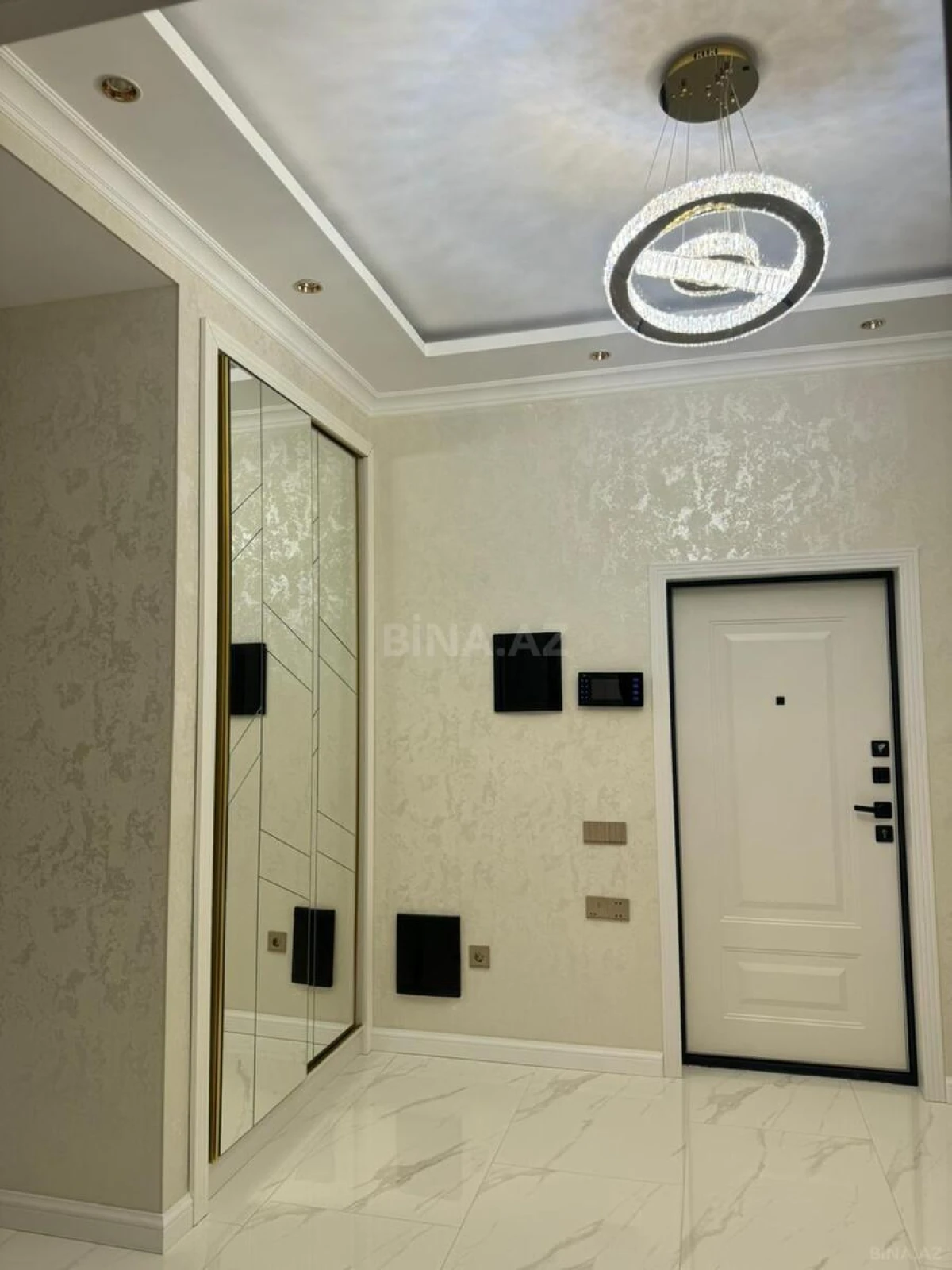 Satılır 3 otaqlı mənzil 106 m²