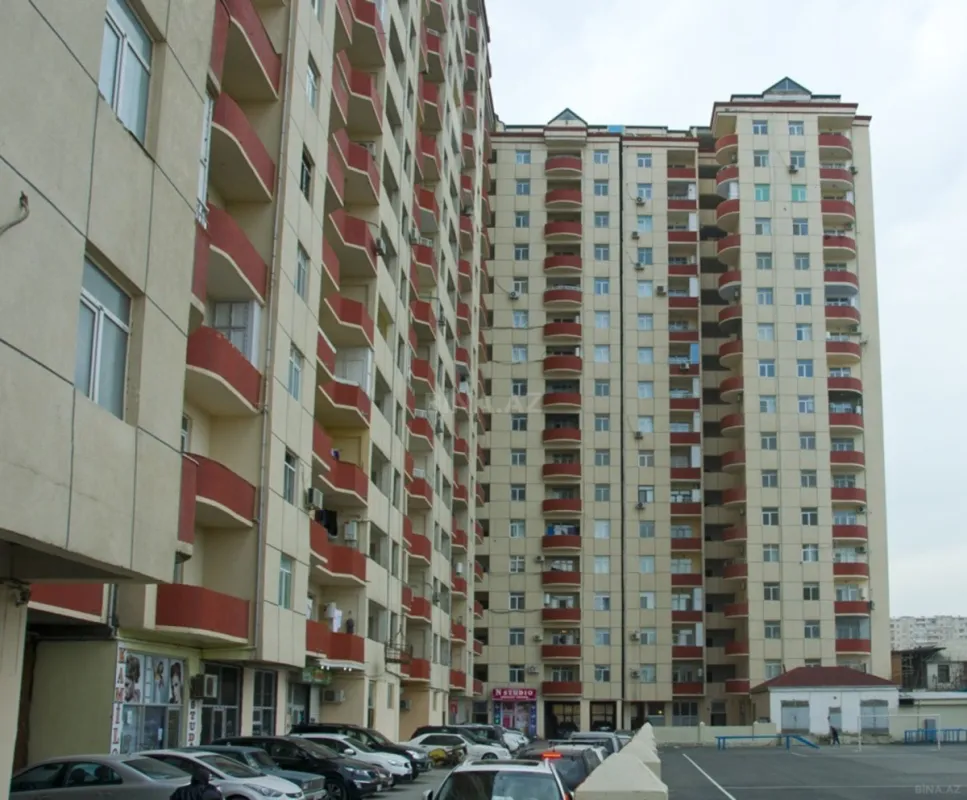 Satılır 3 otaqlı mənzil 130 m²