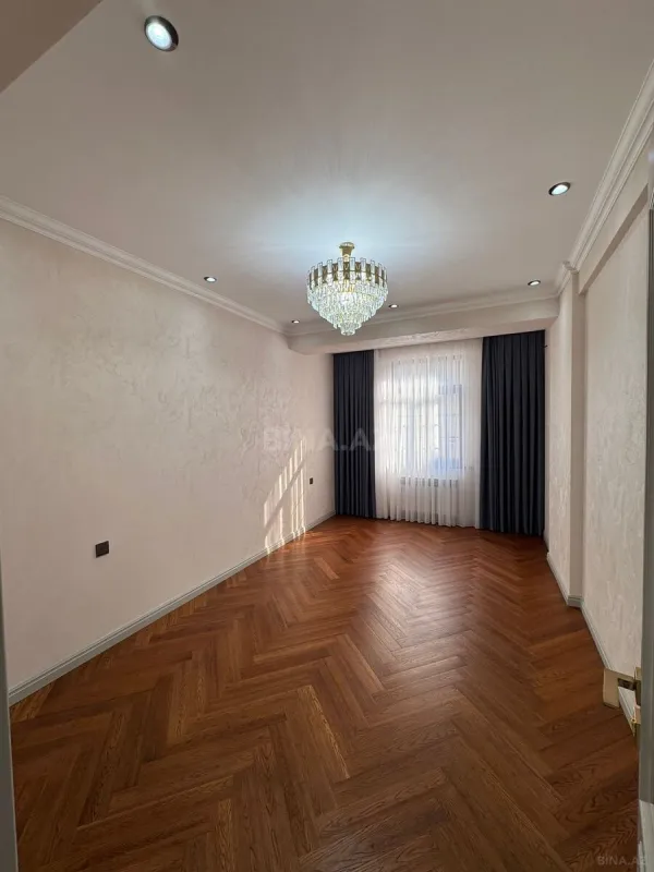 Satılır 3 otaqlı mənzil 140 m²