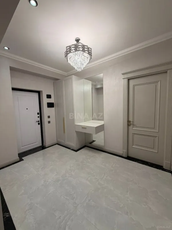 Satılır 3 otaqlı mənzil 140 m²