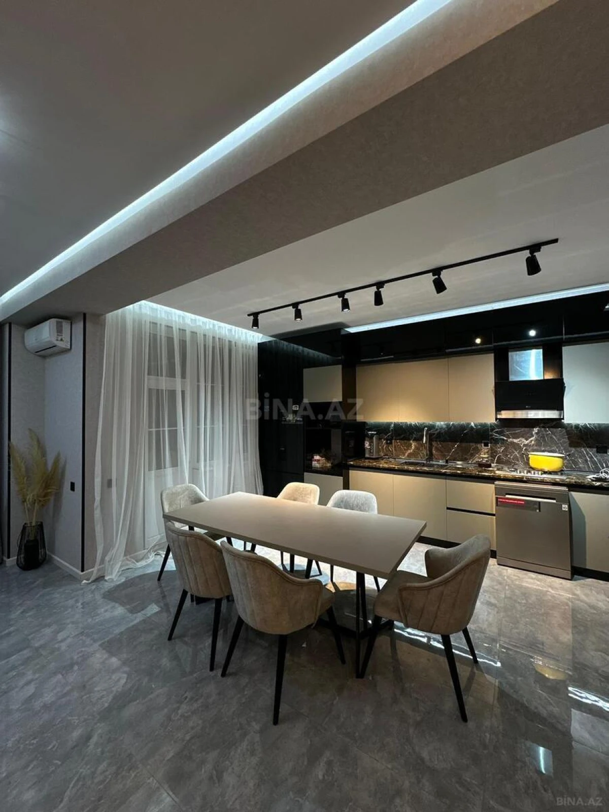 Kirayə verilir 4 otaqlı mənzil 130 m²