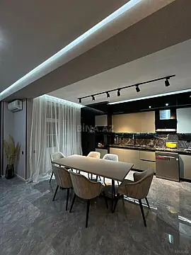 Kirayə verilir 4 otaqlı mənzil 130 m²