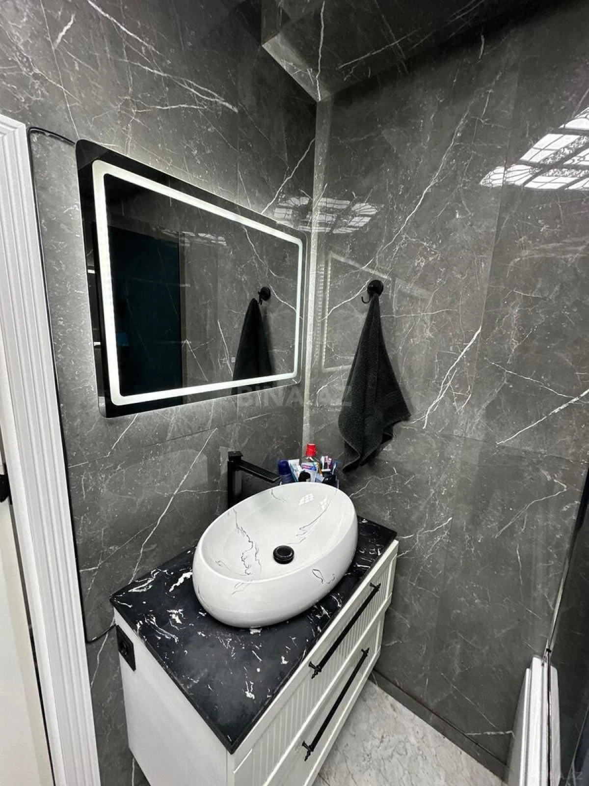 Kirayə verilir 4 otaqlı mənzil 130 m²