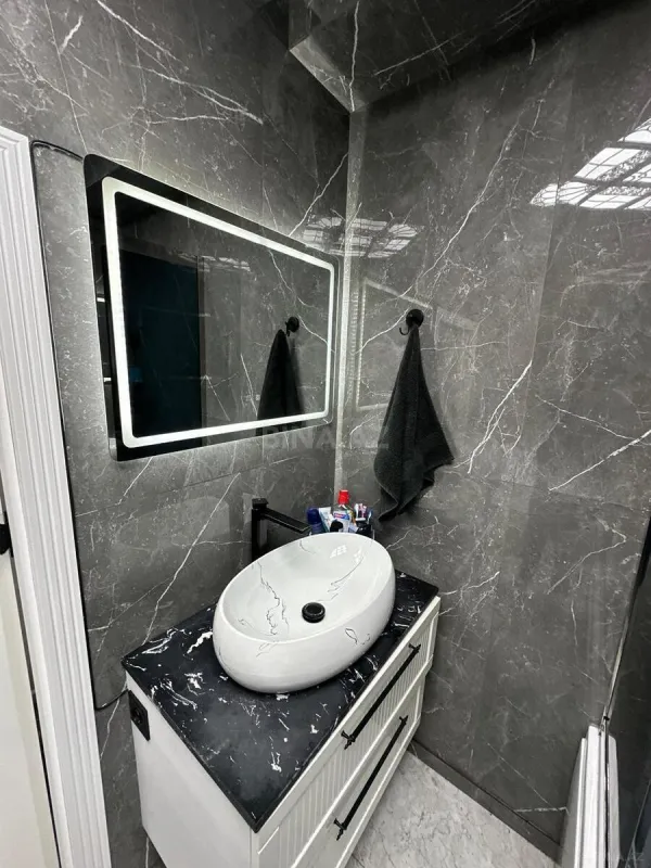 Kirayə verilir 4 otaqlı mənzil 130 m²