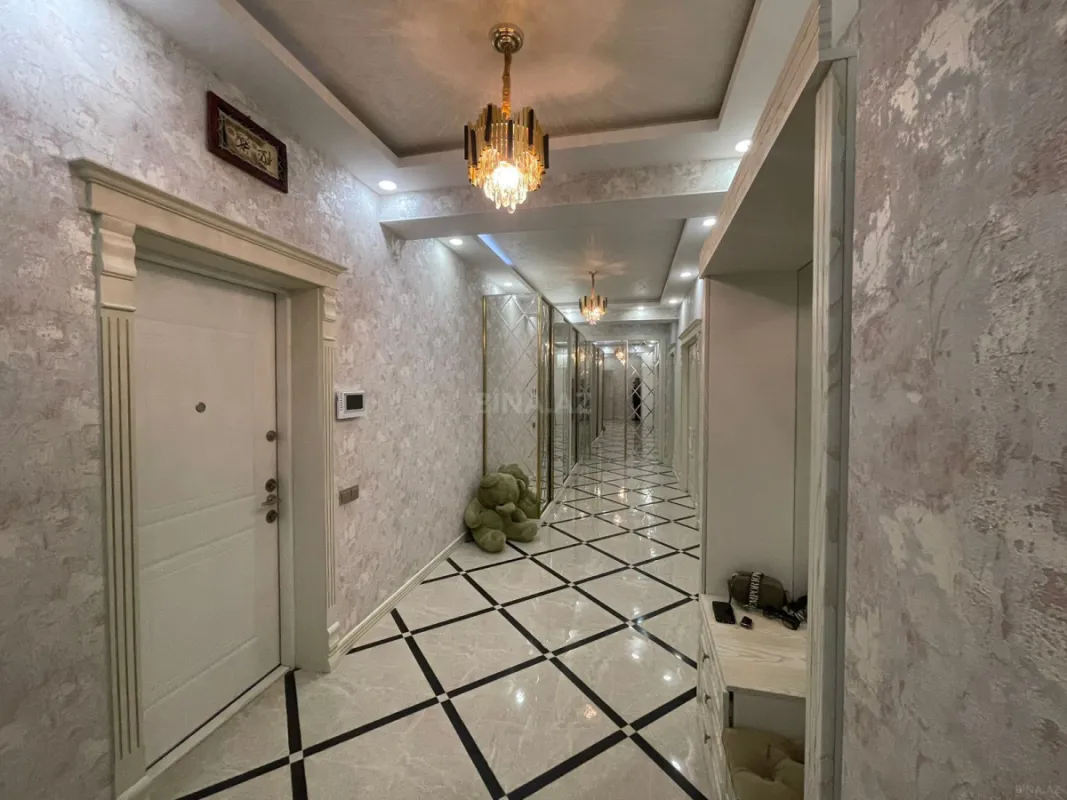 Satılır 3 otaqlı mənzil 157 m²