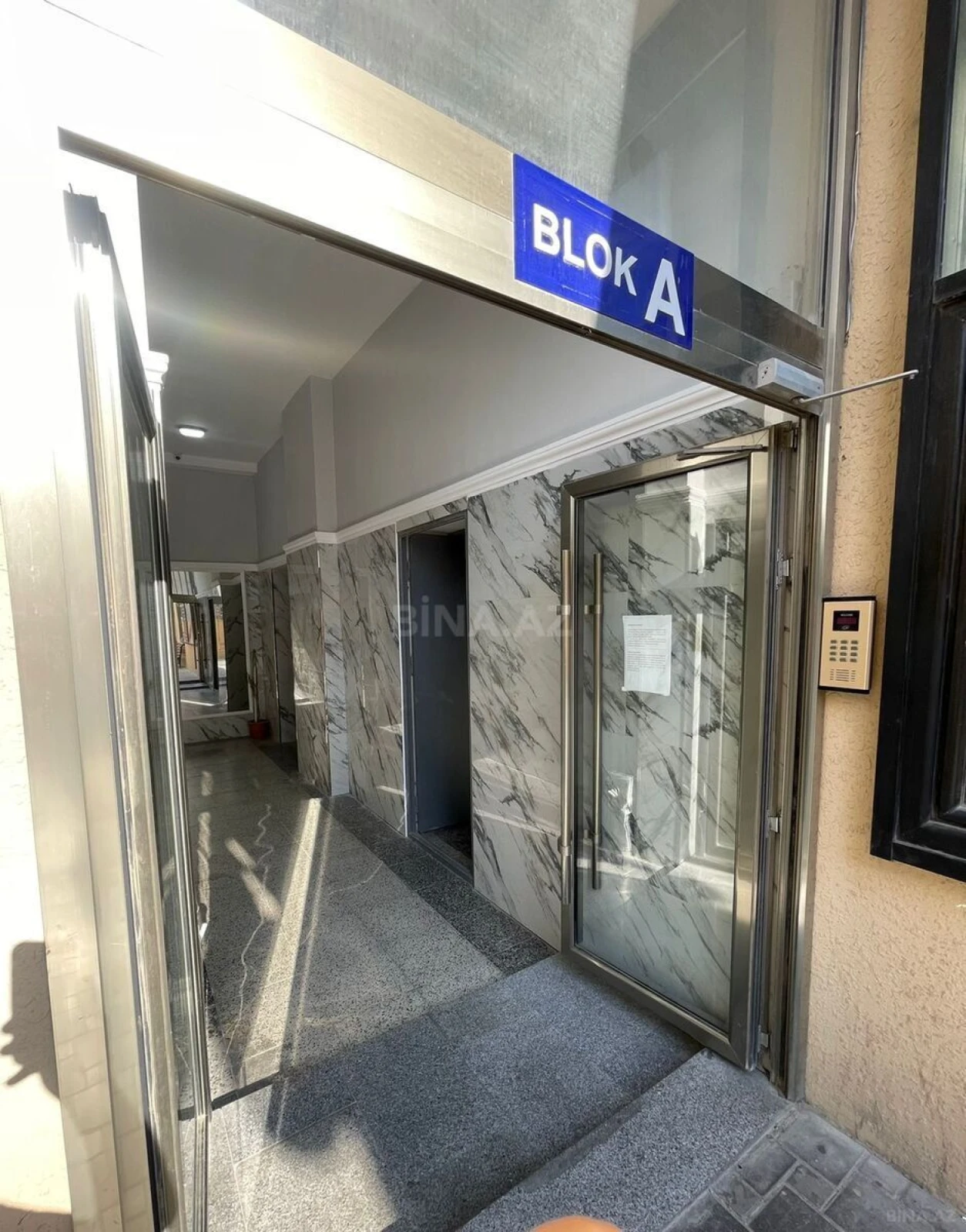 Satılır 3 otaqlı mənzil 157 m²