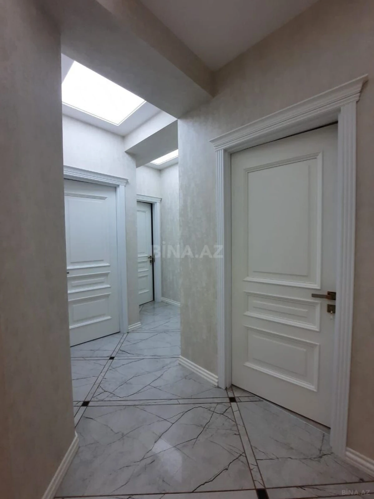 Satılır 4 otaqlı mənzil 139 m²