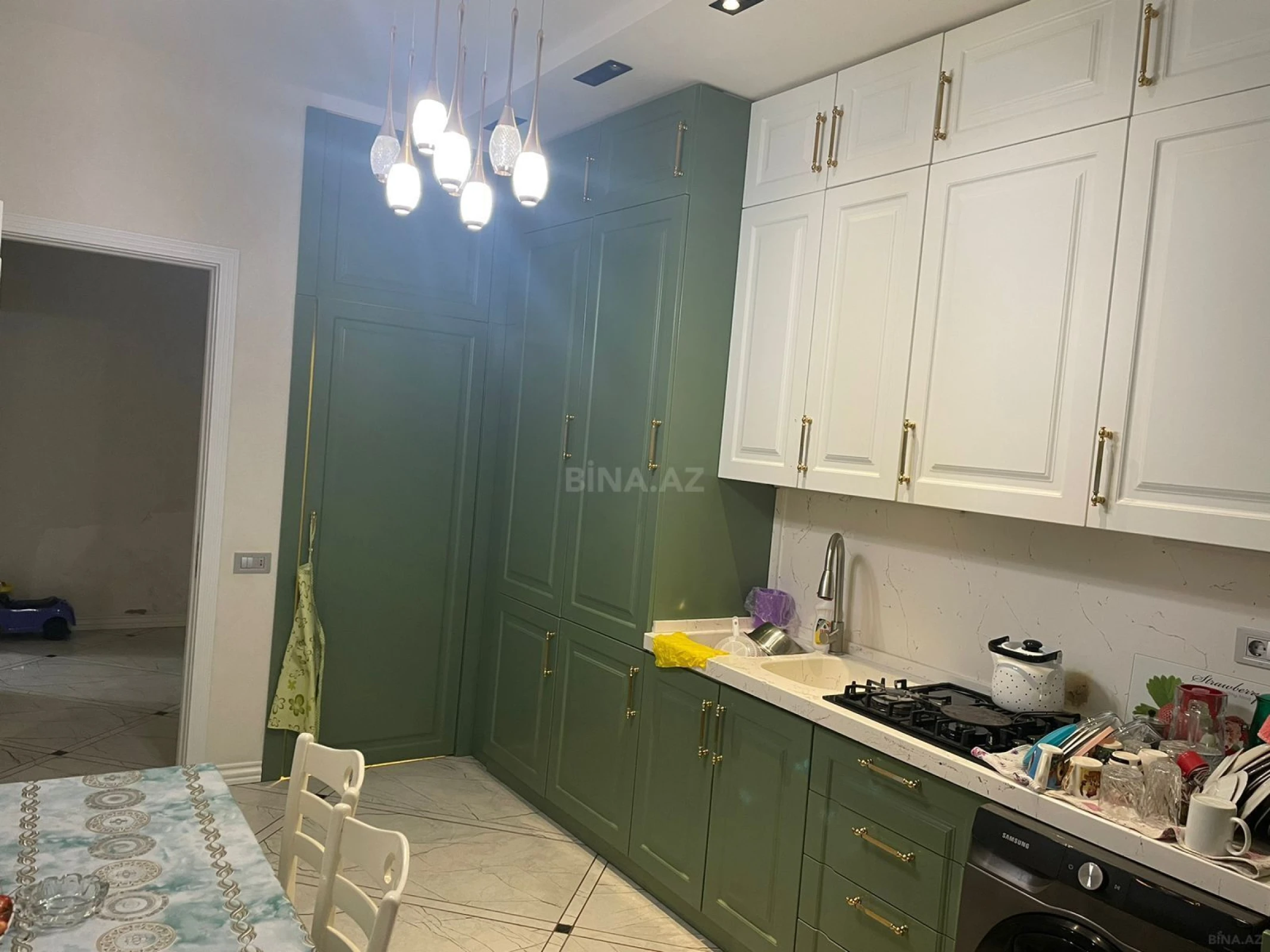 Satılır 4 otaqlı mənzil 139 m²