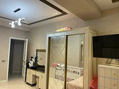 Satılır 4 otaqlı mənzil 139 m²