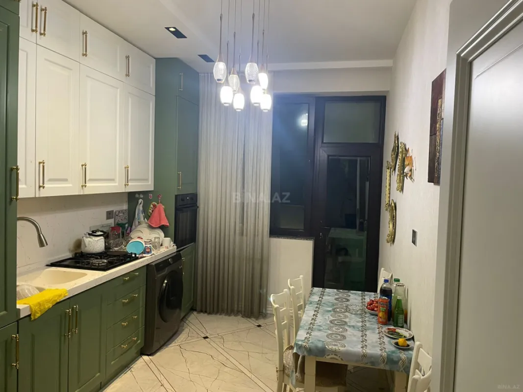 Satılır 4 otaqlı mənzil 139 m²
