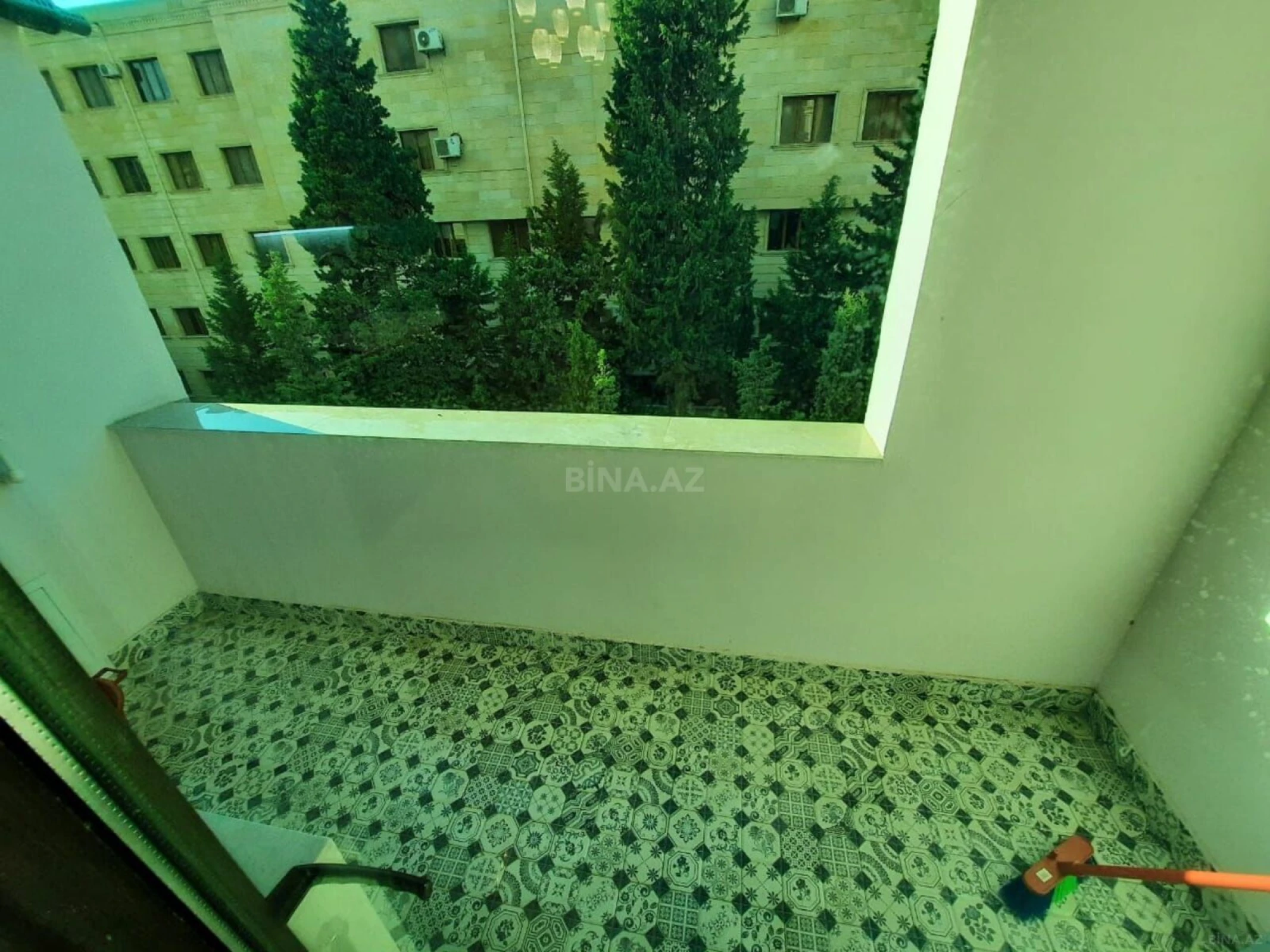 Satılır 4 otaqlı mənzil 139 m²