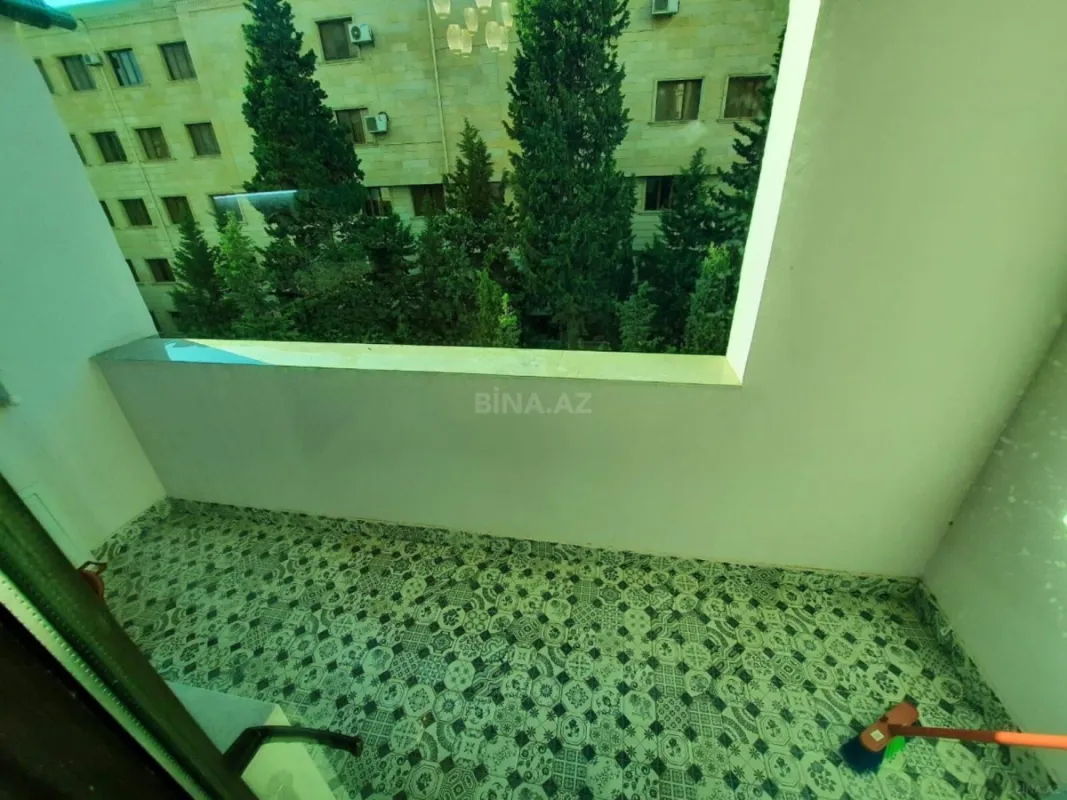 Satılır 4 otaqlı mənzil 139 m²