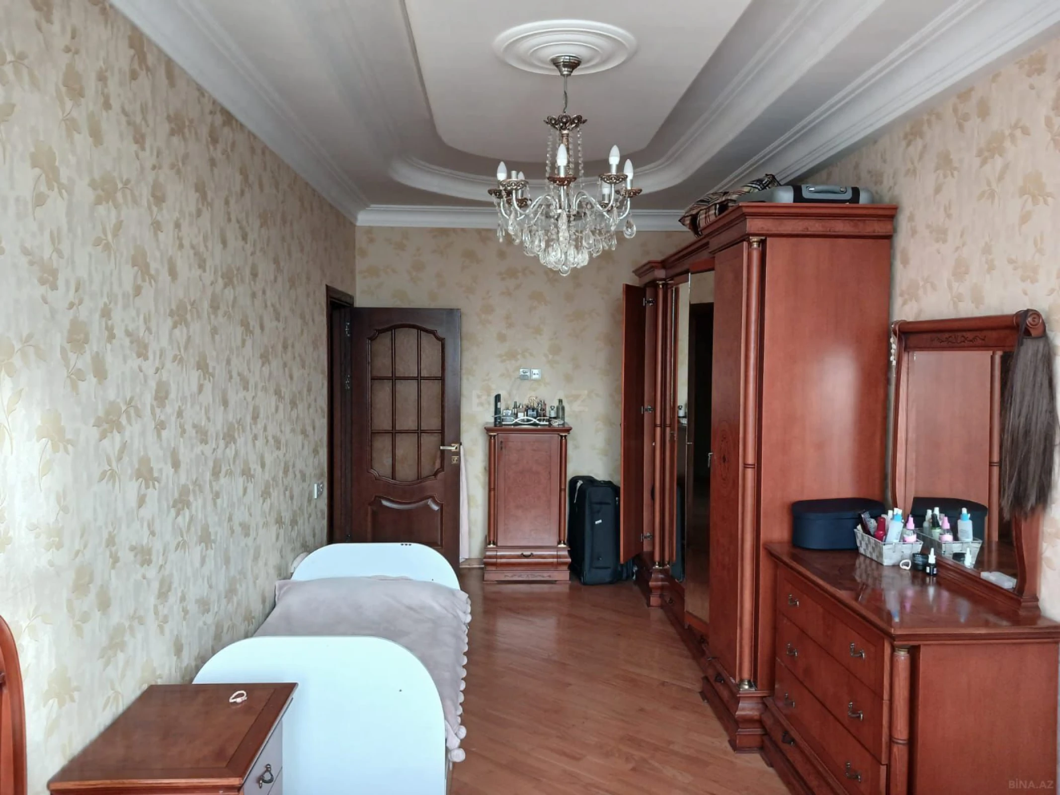 Satılır 3 otaqlı mənzil 137 m²