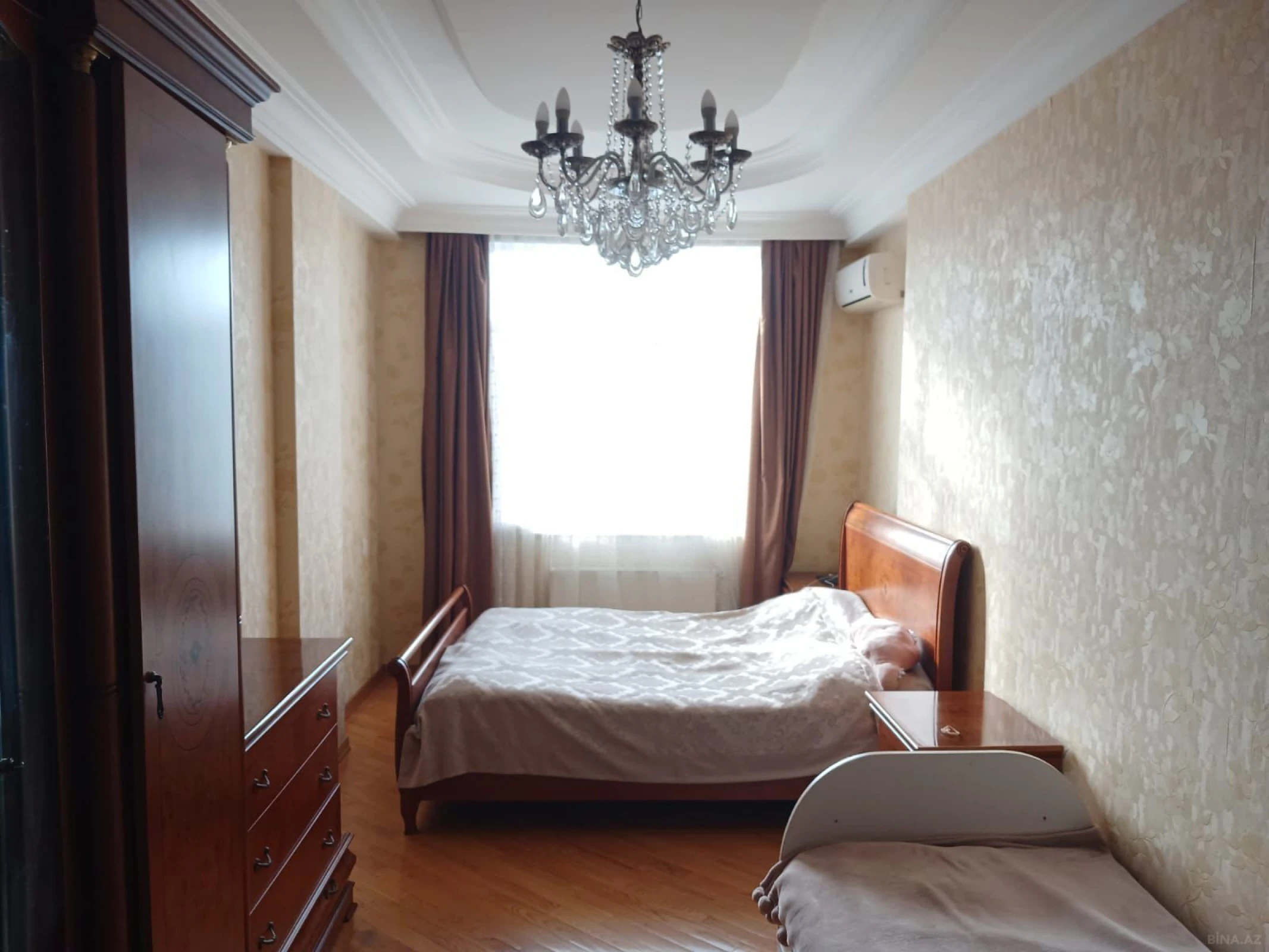 Satılır 3 otaqlı mənzil 137 m²