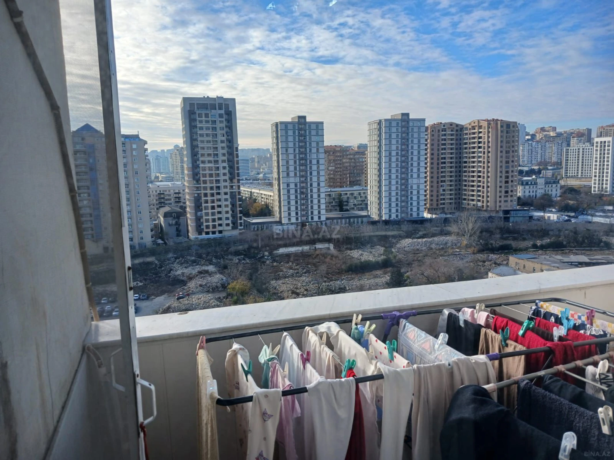 Satılır 3 otaqlı mənzil 137 m²