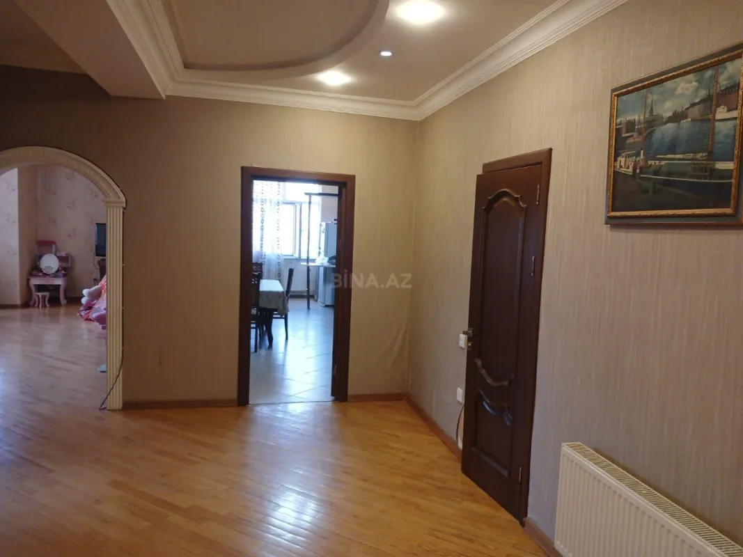 Satılır 3 otaqlı mənzil 137 m²