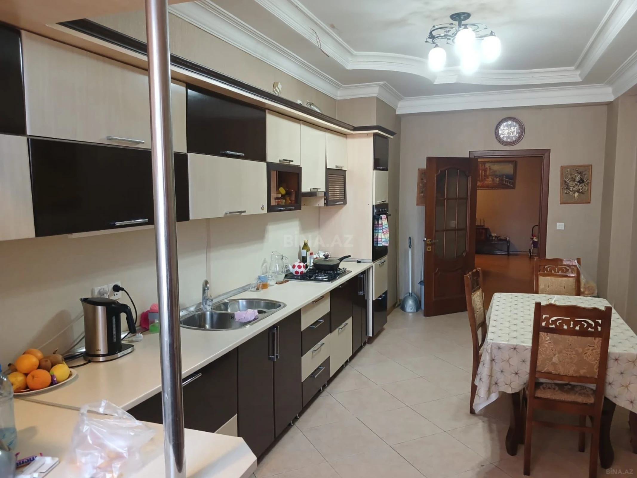 Satılır 3 otaqlı mənzil 137 m²