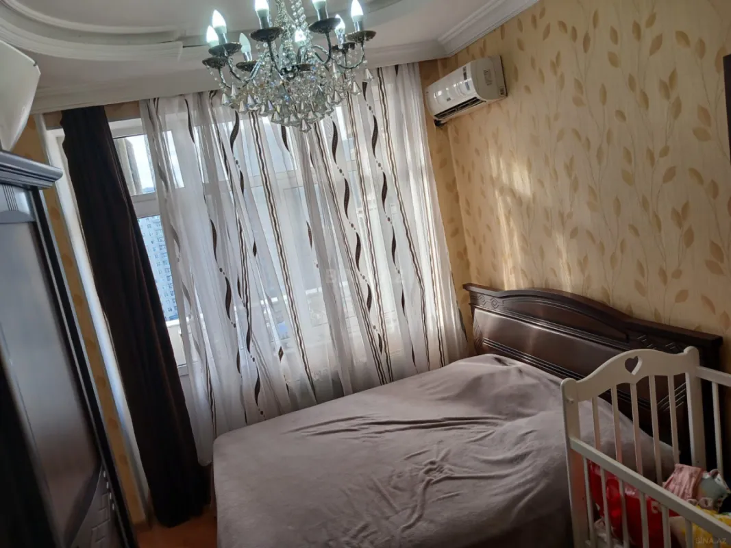 Satılır 3 otaqlı mənzil 137 m²