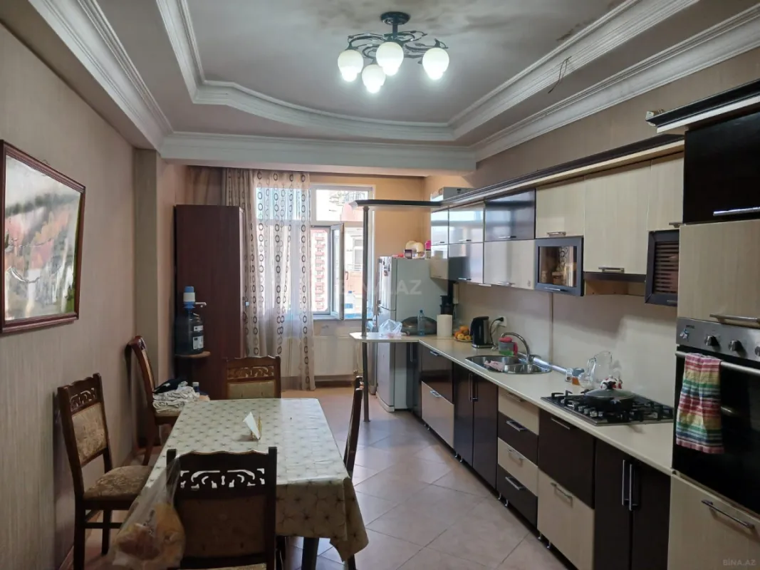 Satılır 3 otaqlı mənzil 137 m²