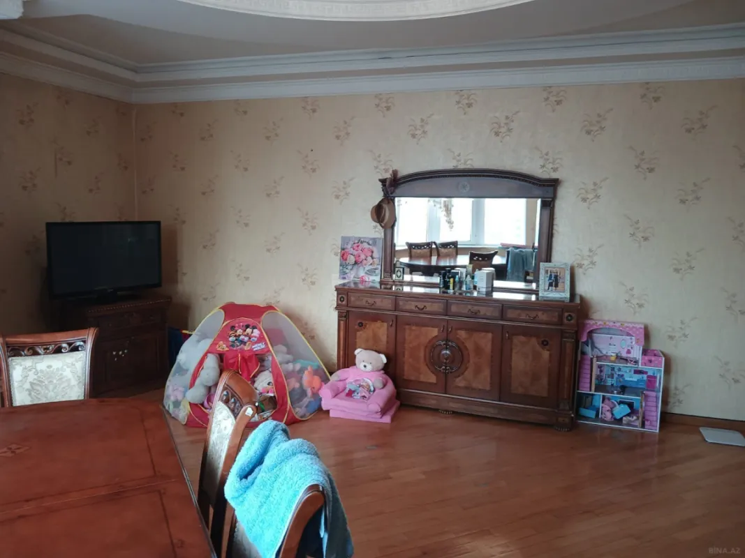 Satılır 3 otaqlı mənzil 137 m²