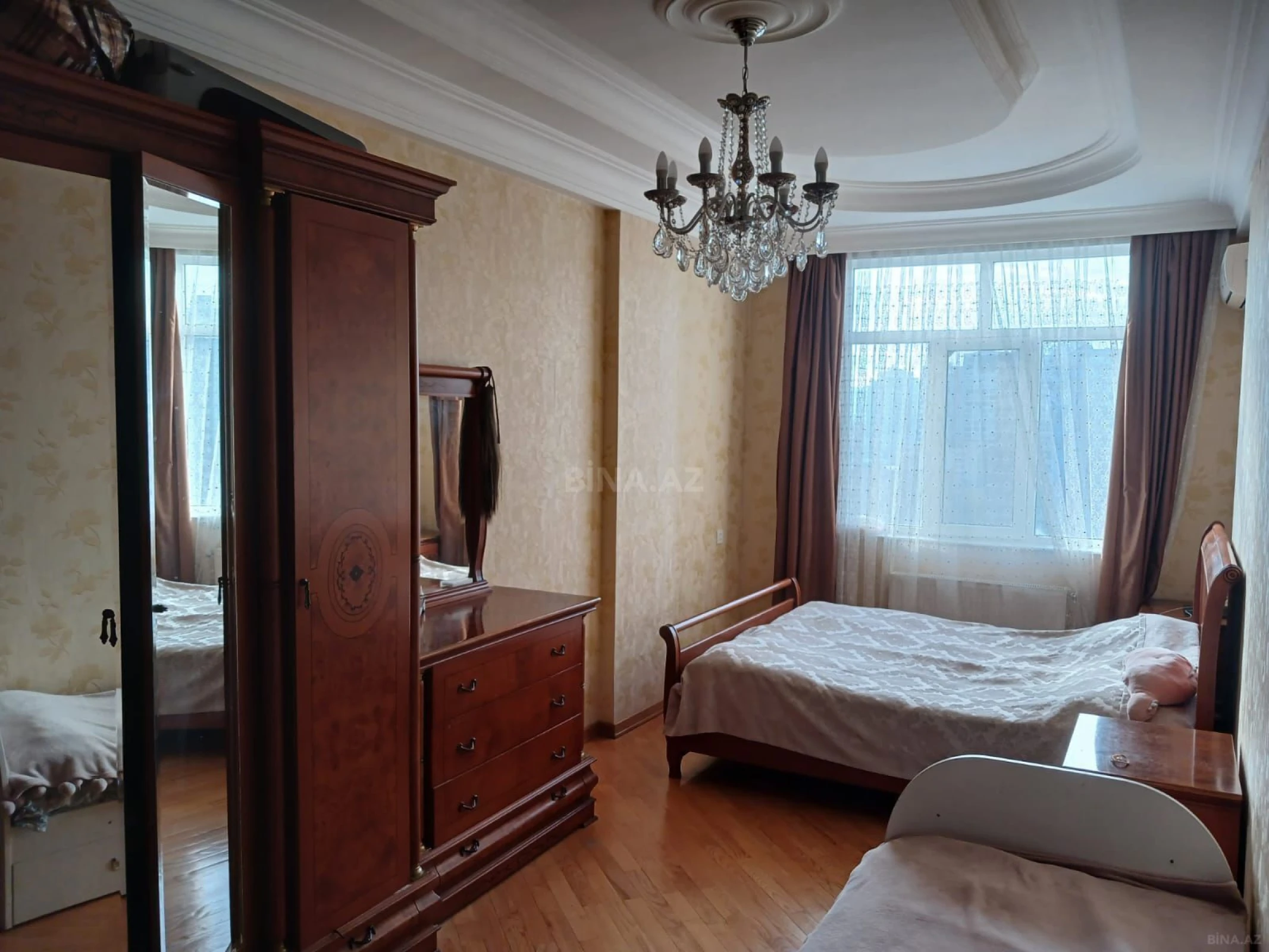 Satılır 3 otaqlı mənzil 137 m²