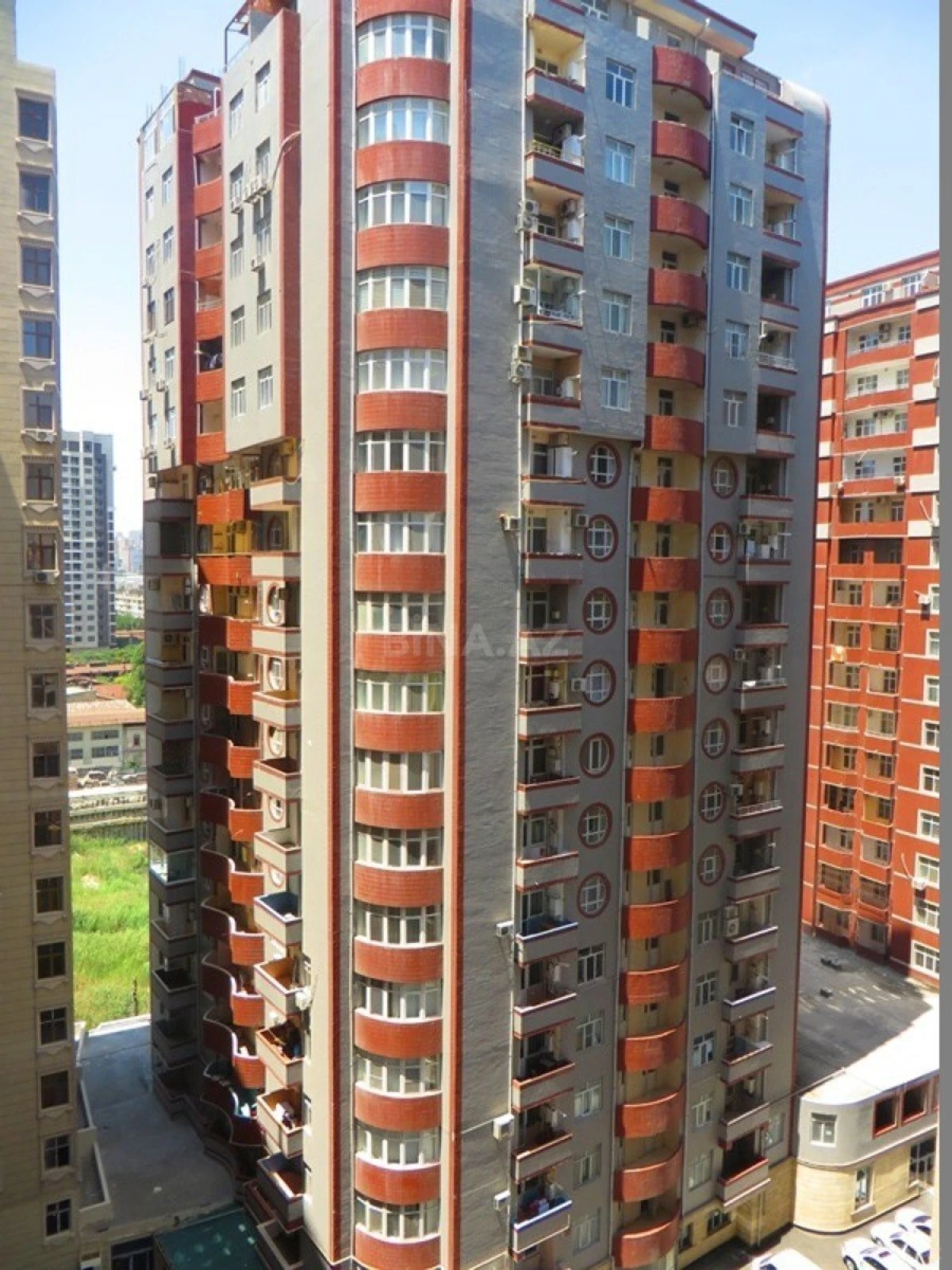 Satılır 3 otaqlı mənzil 137 m²