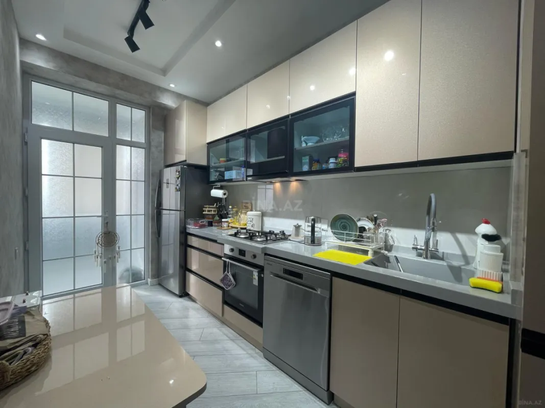 Satılır 2 otaqlı mənzil 72 m²