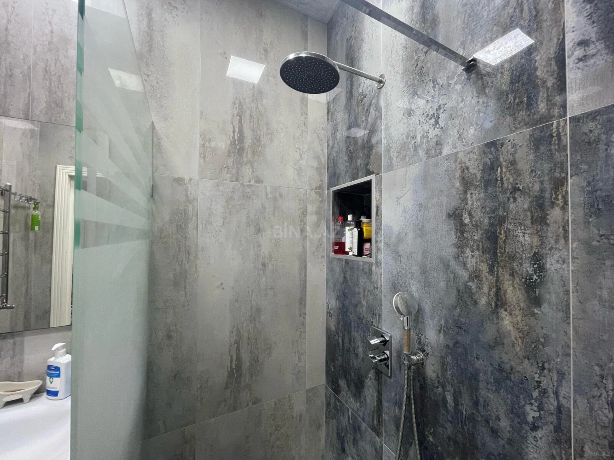 Satılır 2 otaqlı mənzil 72 m²