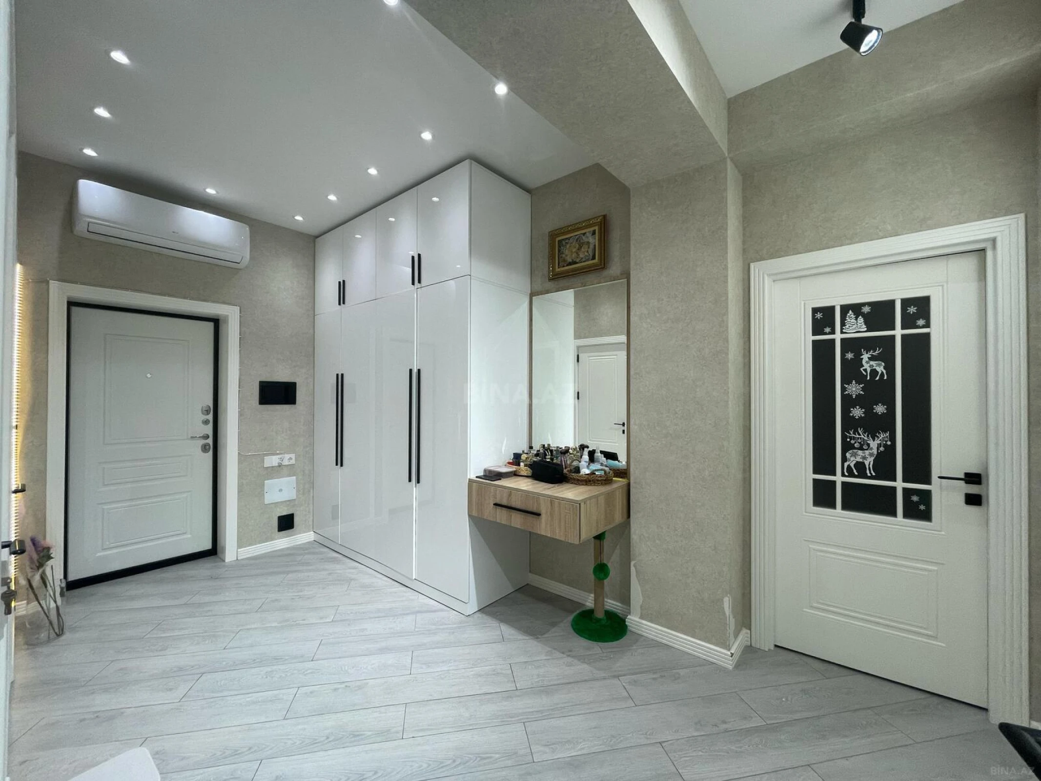 Satılır 2 otaqlı mənzil 72 m²
