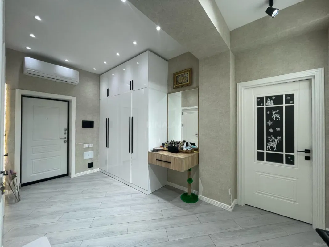 Satılır 2 otaqlı mənzil 72 m²