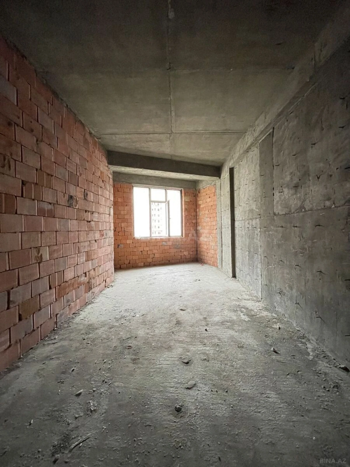 Satılır 5 otaqlı mənzil 218 m²