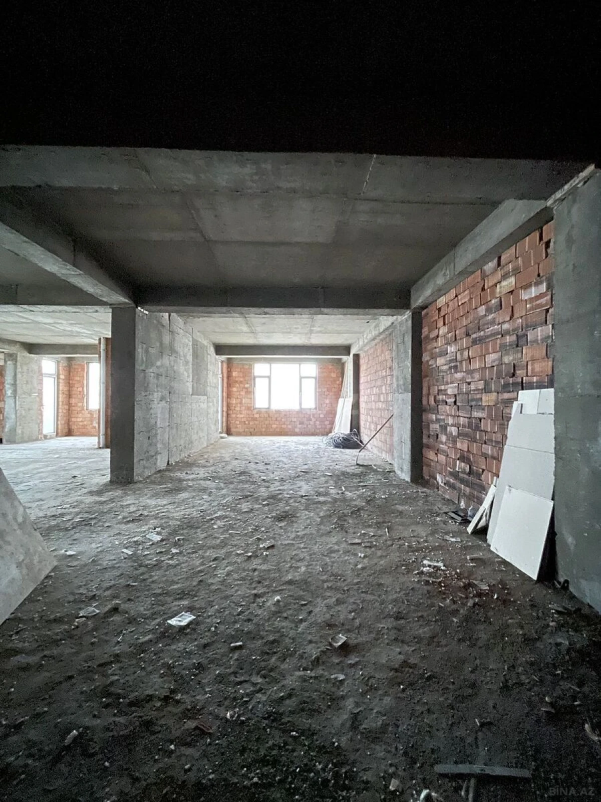 Satılır 5 otaqlı mənzil 218 m²