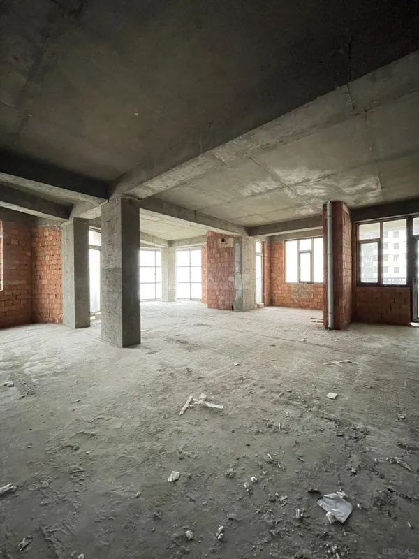 Satılır 5 otaqlı mənzil 218 m²