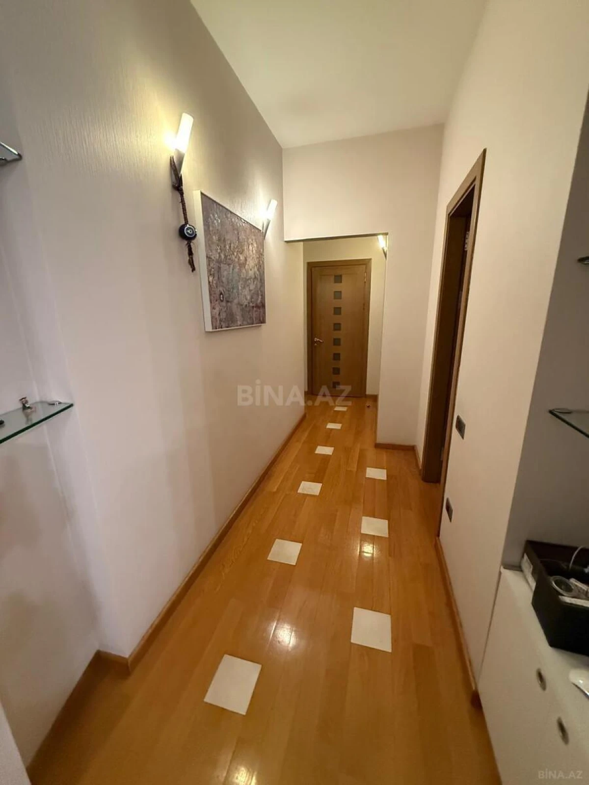 Satılır 4 otaqlı mənzil 218 m²