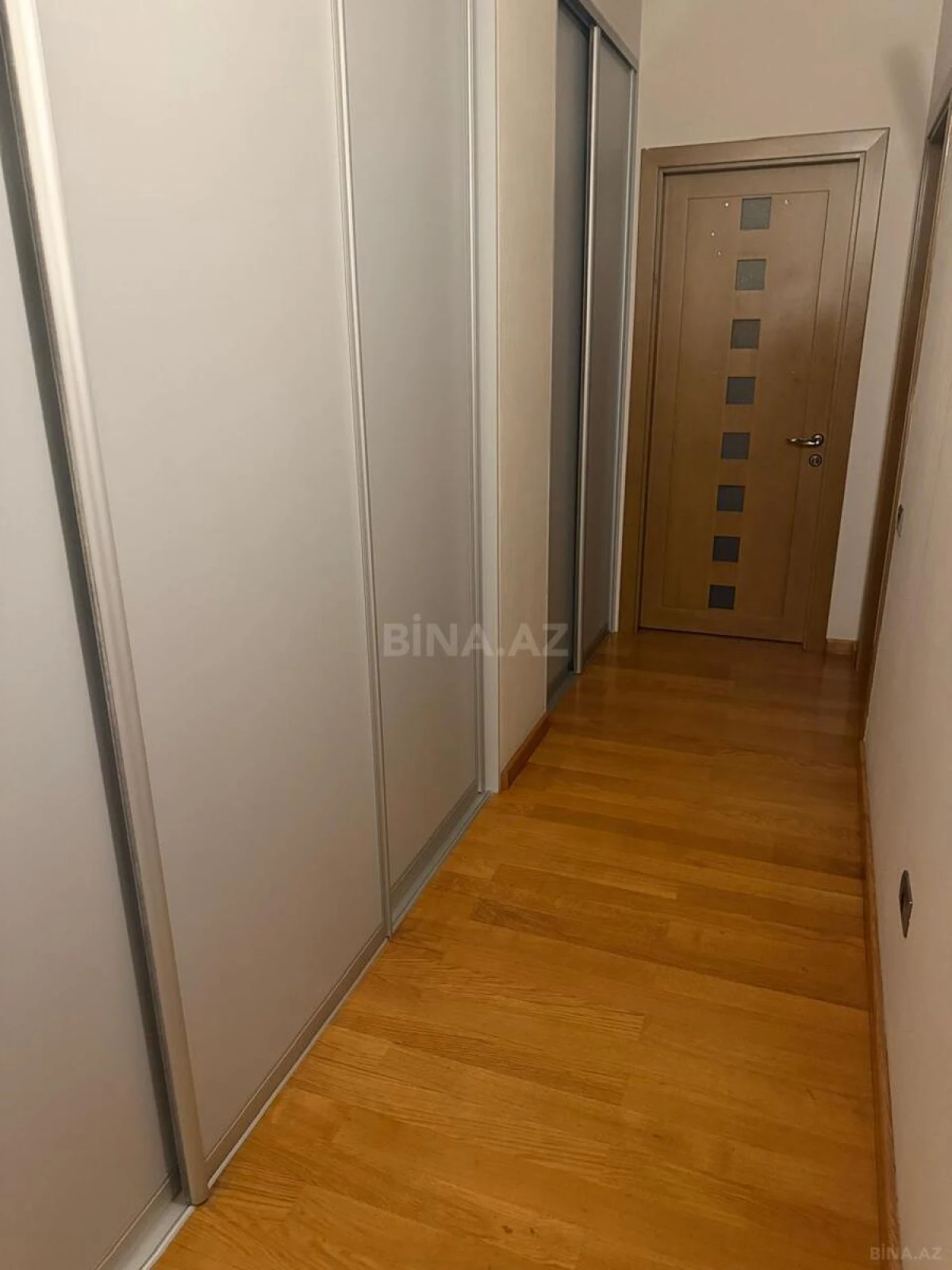 Satılır 4 otaqlı mənzil 218 m²