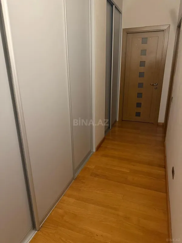 Satılır 4 otaqlı mənzil 218 m²