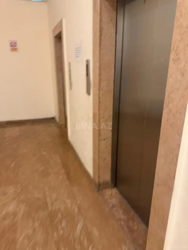 Satılır 4 otaqlı mənzil 218 m²