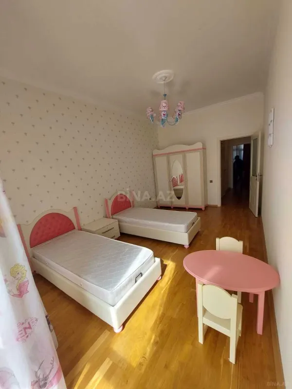 Satılır 3 otaqlı mənzil 110 m²
