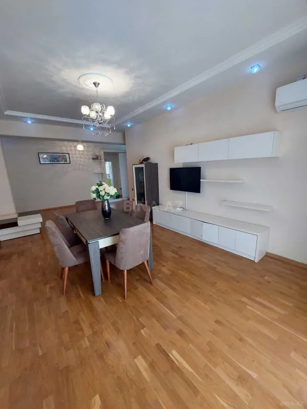 Satılır 3 otaqlı mənzil 110 m²