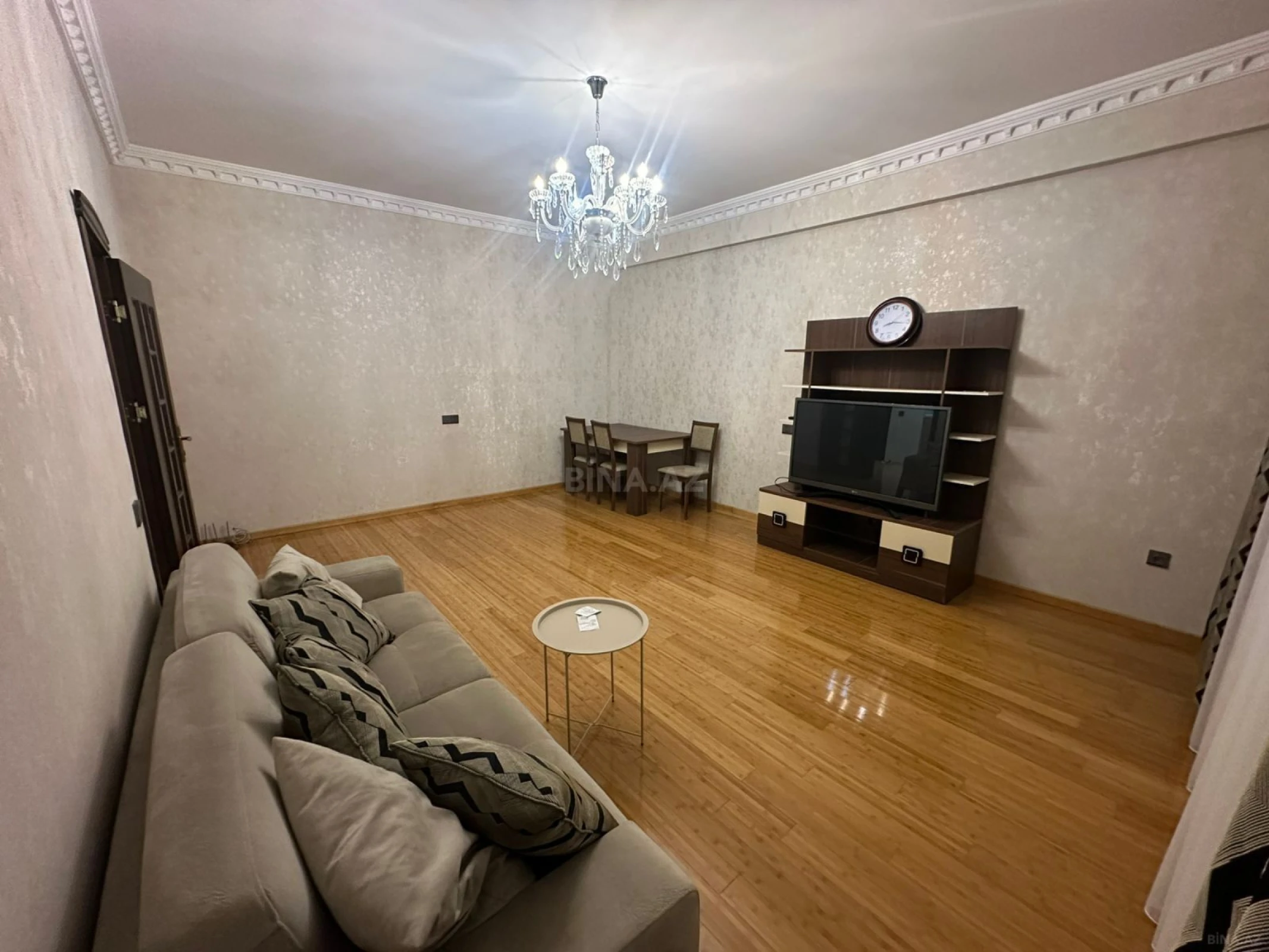 Kirayə verilir 2 otaqlı mənzil 90 m²