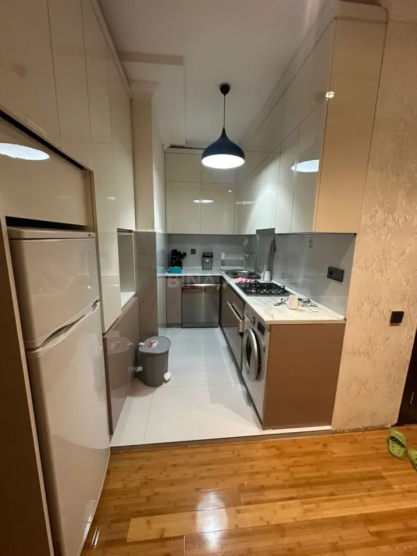 Kirayə verilir 2 otaqlı mənzil 90 m²