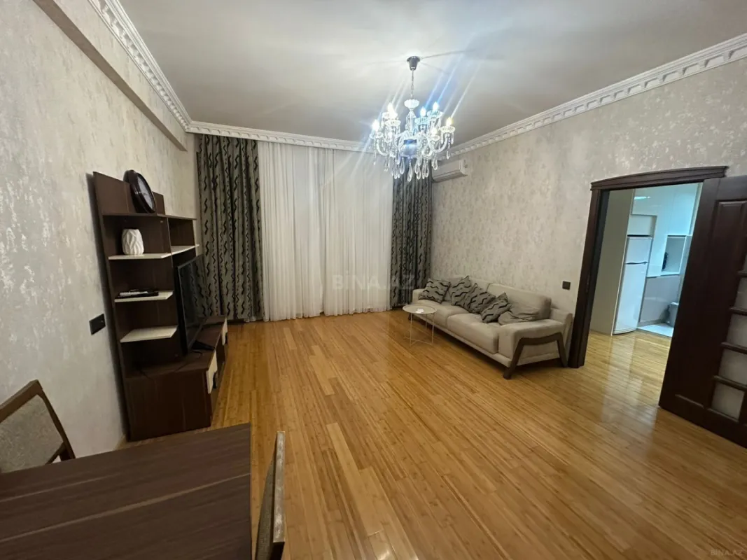 Kirayə verilir 2 otaqlı mənzil 90 m²