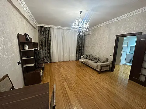 Kirayə verilir 2 otaqlı mənzil 90 m²