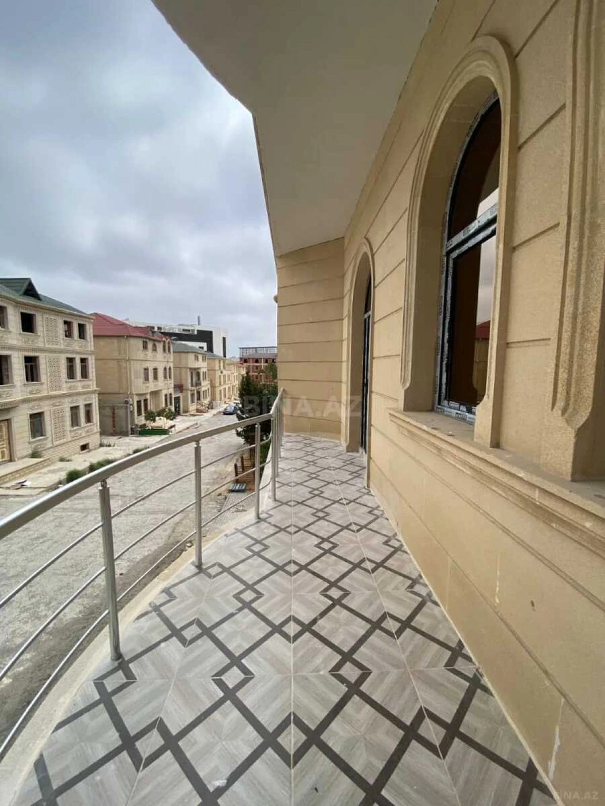 Kirayə verilir 13 otaqlı ofis 1000 m²