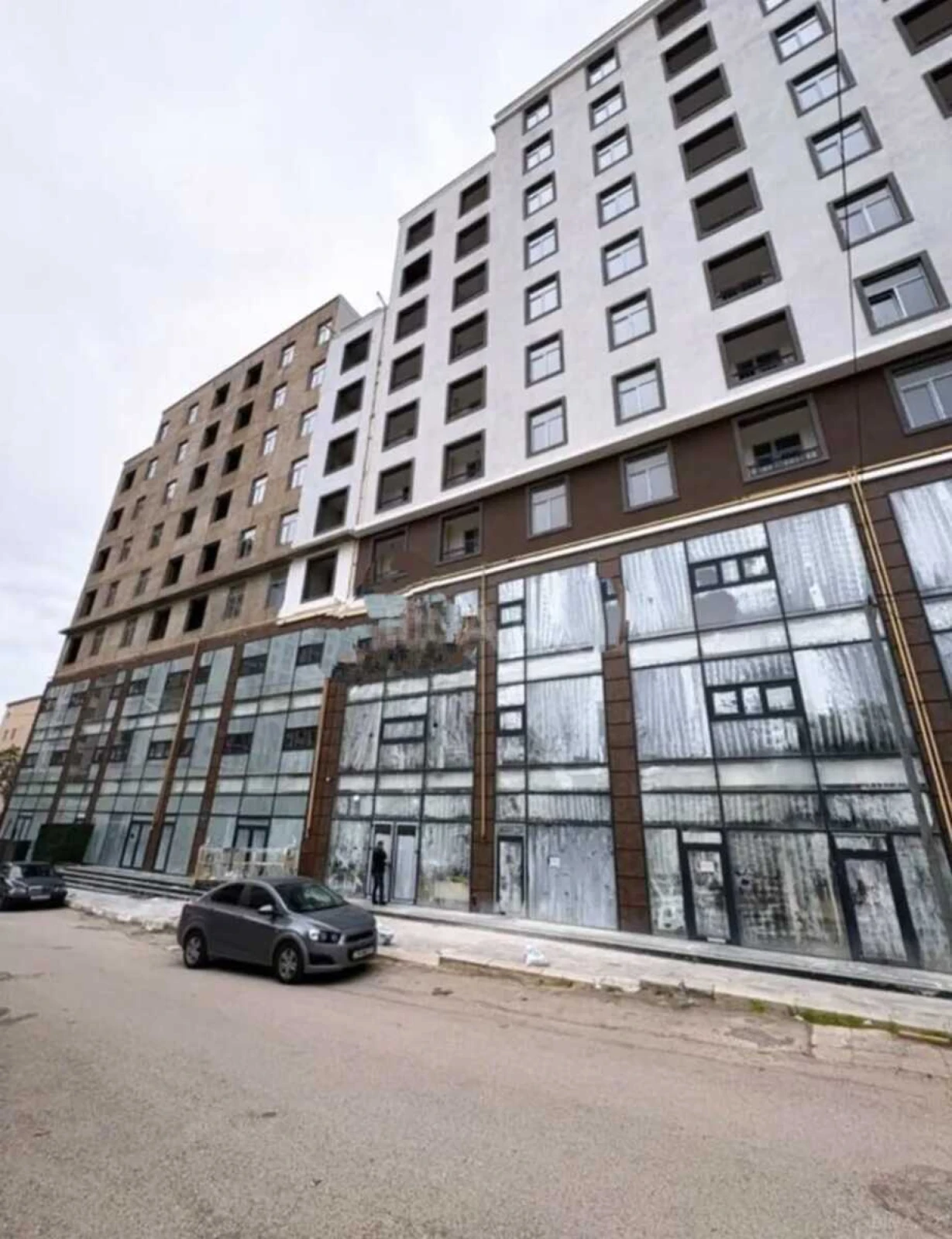 Satılır 1 otaqlı mənzil 76.6 m²