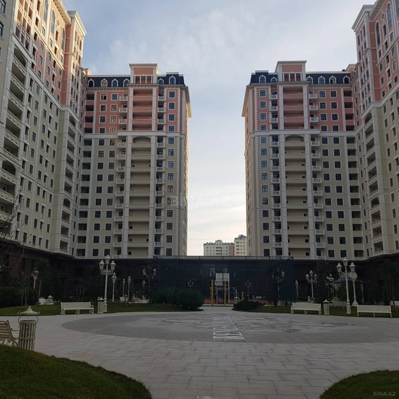 Satılır 4 otaqlı mənzil 185 m²